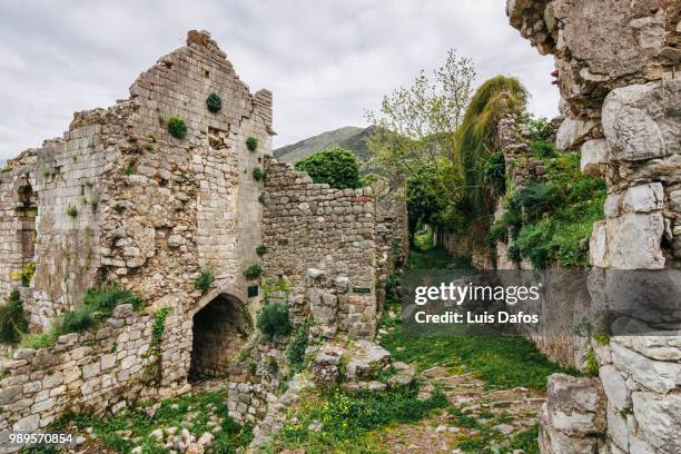 stari bar ruins - dafos fotografías e imágenes de stock