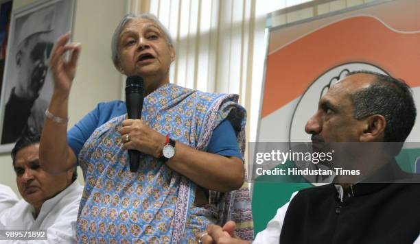 H Delhi Chief Minister Sheila Dikshit addresses the office bearers meeting at Delhi Pradesh Congress Committee office on June 24, 2008 in New Delhi,...