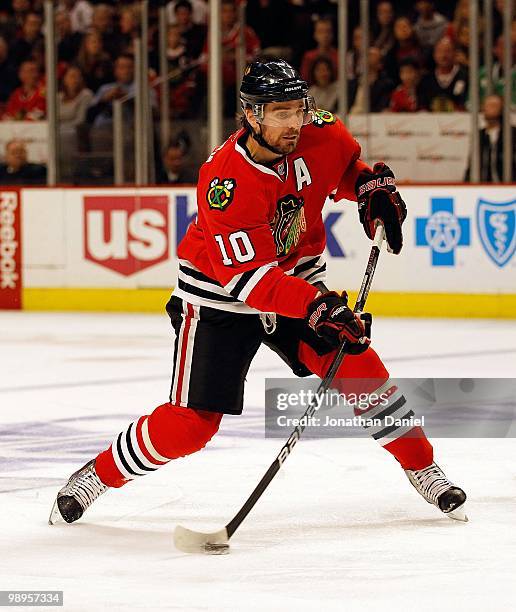 Patrick Sharp of the Chicago Blackhawks shoots the puck against the Vancouver Canucks in Game Five of the Western Conference Semifinals during the...