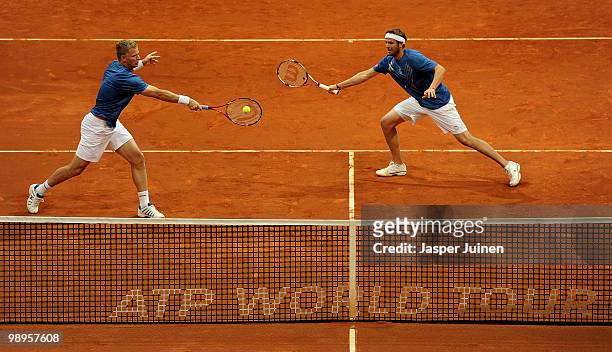 Mark Knowles of the Bahamas retuns a ball with his doubles partner Mardy Fish of the USA in their first round match during the Mutua Madrilena Madrid...