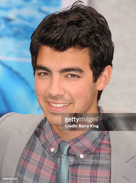 Singer Joe Jonas of The Jonas Brothers attend the premiere of "Oceans" at the El Capitan Theatre on April 17, 2010 in Hollywood, California.