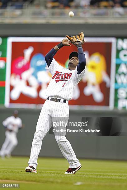 Orlando Hudson of the Minnesota Twins catches a pop up by the Detroit Tigers on May 5, 2010 at Target Field in Minneapolis, Minnesota. The Twins won...