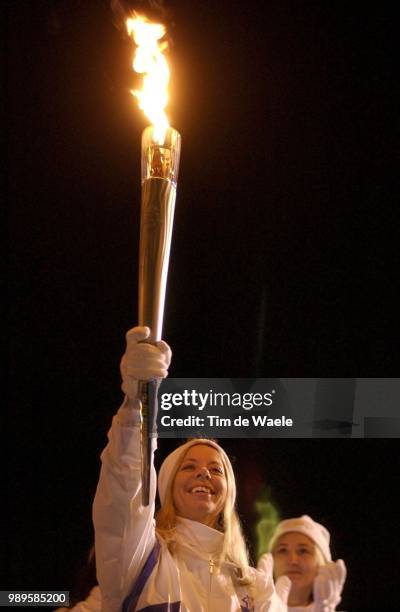 Winter Olympic Games : Salt Lake City, Flamme Olympique, 12/12/01 Philadelphia, Pennsylvania --- Fiona Havlish, Whose Husband Was Killed In The World...