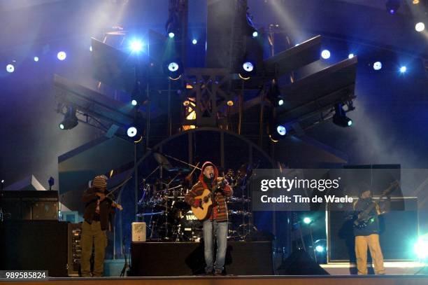 Winter Olympic Games : Salt Lake City, 2/9/02, Salt Lake City, Utah, United States --- The Dave Matthews Band Performs Saturday Evening After A Medal...