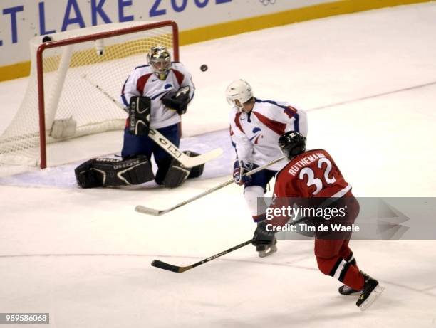 Winter Olympic Games : Salt Lake City, Ice Hockey Glace Ijshockey Sur2/09/02, Salt Lake City, Utah, United States --- Switz Ivo Ruthemann Makes A...