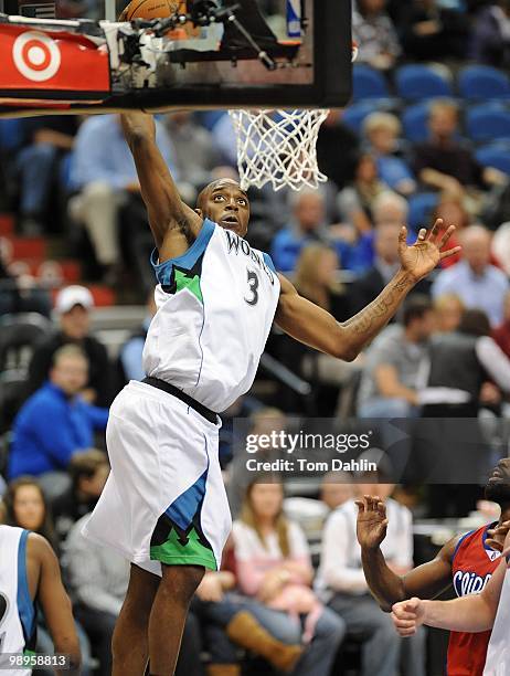 Damien Wilkins of the Minnesota Timberwolves dunks during the game against the Los Angeles Clippers on December 16, 2009 at the Target Center in...