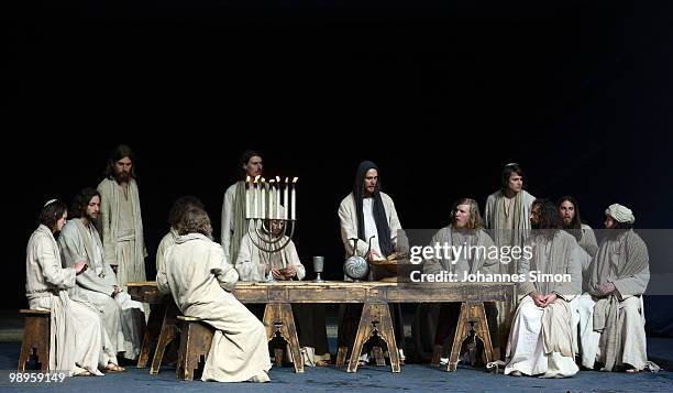 Frederik Mayet as Jesus Christ and ensemble members perform the scene of the Last Supper on stage during the Oberammergau passionplay 2010 final...
