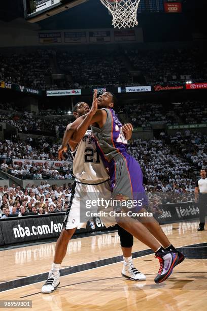 Tim Duncan of the San Antonio Spurs and Jarron Collins of the Phoenix Suns battle for position under the basket in Game Three of the Western...