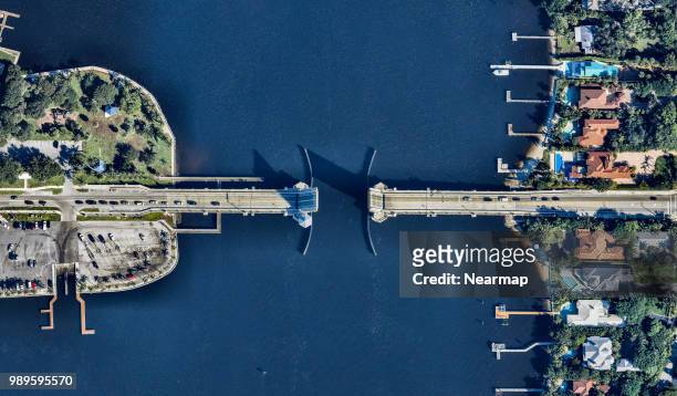 aerial view of bridge. florida, usa - amarre fotografías e imágenes de stock
