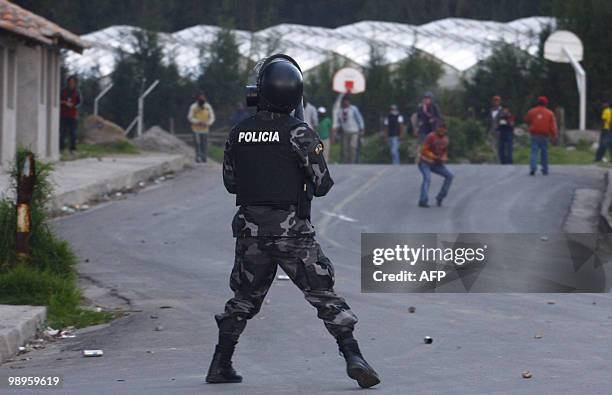 Ecuadorean natives clash with the police in Guachala, some 30 km from Quito, on May 10, 2010 in protest of a proposed water privatization measure...