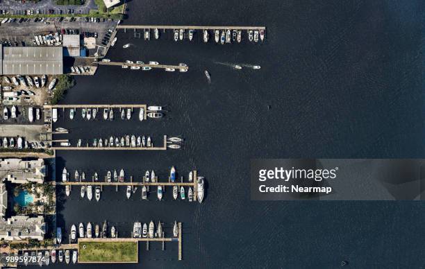 aerial view of marina. florida, usa - amarre fotografías e imágenes de stock