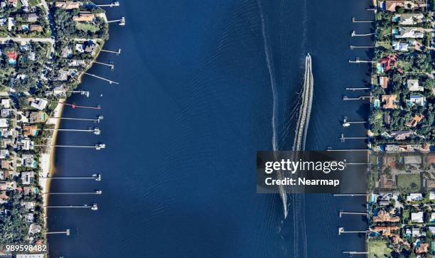 aerial view of marina. florida, usa - amarre fotografías e imágenes de stock