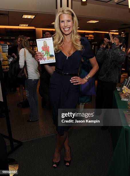 Beth Ostrosky Stern promotes "Oh My Dog: How to Choose, Train, Groom, Nurture, Feed, and Care for Your New Best Friend" at Barnes & Noble, Lincoln...