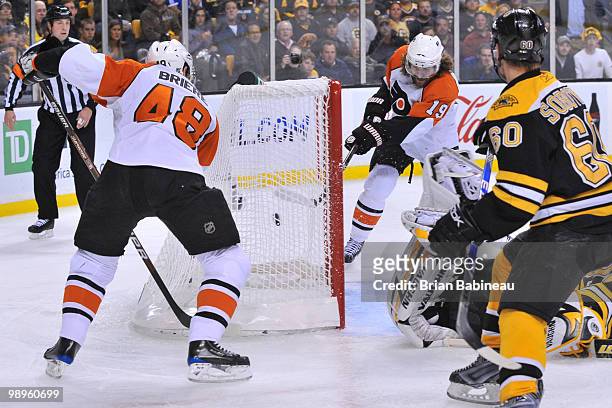 Scott Hartnell of the Philadelphia Flyers scores a goal against the Boston Bruins in Game Five of the Eastern Conference Semifinals during the 2010...