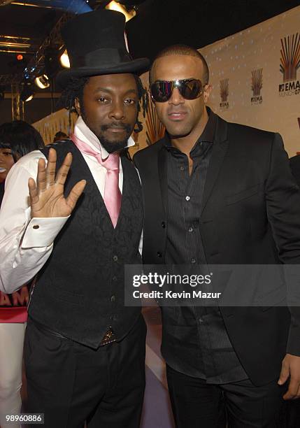 Musician will.i.am and Craig David arrive at the 2007 MTV Europe Music Awards at Olympiahalle on November 1, 2007 in Munich.