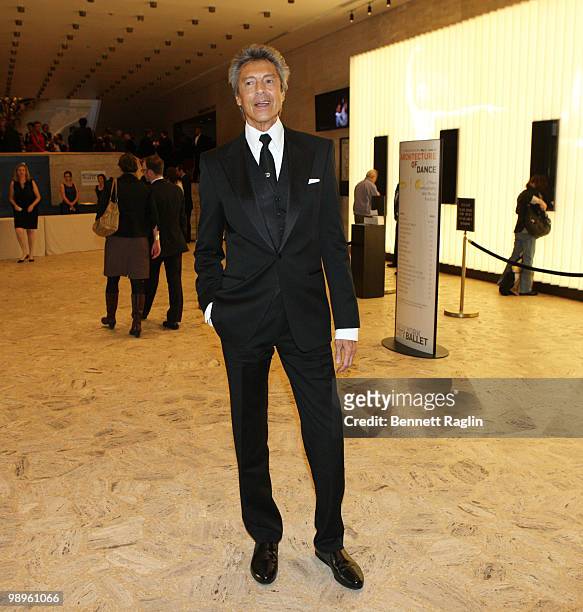 Actor Tommy Tune attends Literacy Partners 26th annual Evening of Readings gala at the David H. Koch Theater, Lincoln Center on May 10, 2010 in New...