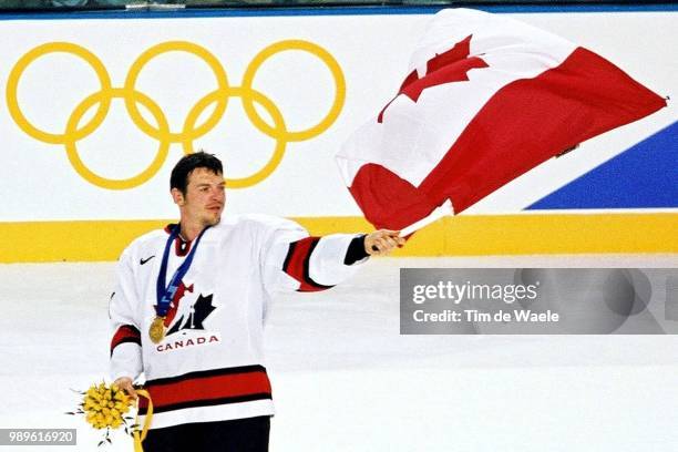 Winter Olympic Games : Salt Lake City, 2/24/02, West Valley City, Utah, United States --- Canada Men'S Hockey Player Mario Lemieux Parades The Flag...