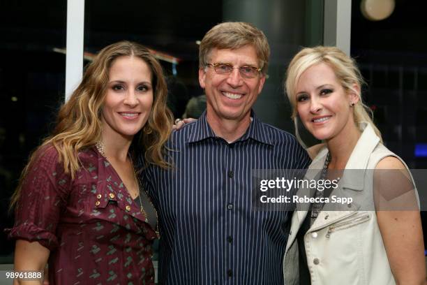 Emily Robison of the Court Yard Hounds, Executive Director of the GRAMMY Museum Bob Santelli and Martie Maguire of the Court Yard Hounds after The...