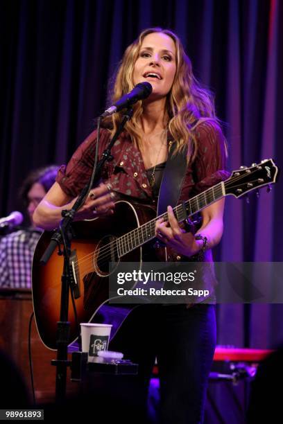 Emily Robison of the Court Yard Hounds performs at The Drop: Court Yard Hounds at The GRAMMY Museum on May 10, 2010 in Los Angeles, California.