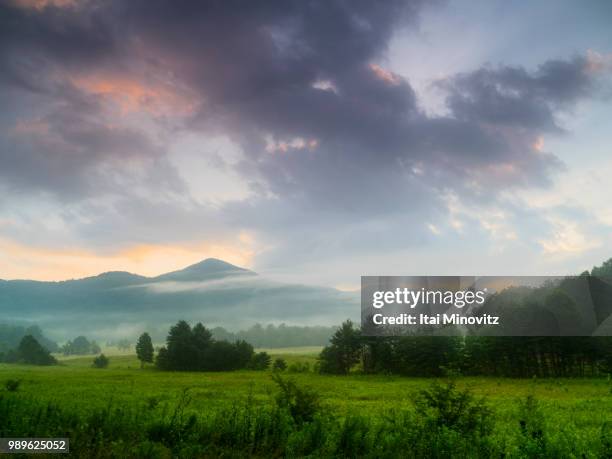 cades cove. - cades cove foto e immagini stock