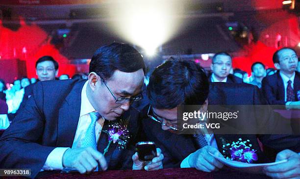 Lenovo Group's CEO Yang Yuanqing and Chang Xiaobing , Chairman of China Unicom, attend the launch ceremony of 'LePhone' on May 11, 2010 in Beijing of...