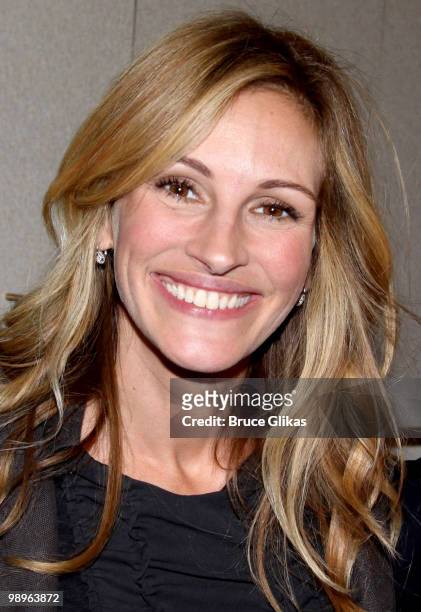 Julia Roberts poses backstage at LAByrinth Theater Company's 6th Annual Gala Benefit at St. Paul The Apostle Church on December 7, 2009 in New York...
