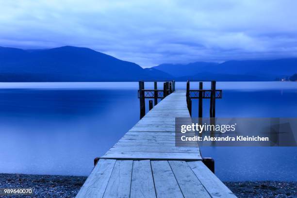 blue hour at lake te anau, new zealand - te anau stock pictures, royalty-free photos & images