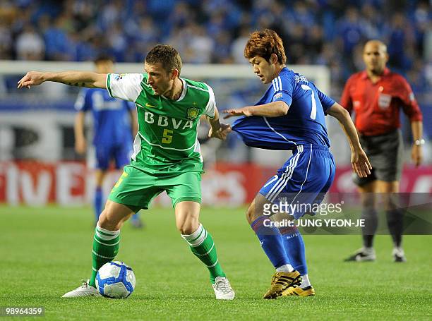Lee Sang-Ho of South Korea's Suwon Bluewings and Matic Darko of China's Beijing Guoan fight for the ball during the AFC Champions League round 16...