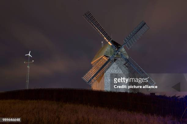 Wind mill stands at the locality of Marzahn, in Berlin, Germany, 03 January 2018. Photo: Paul Zinken/dpa