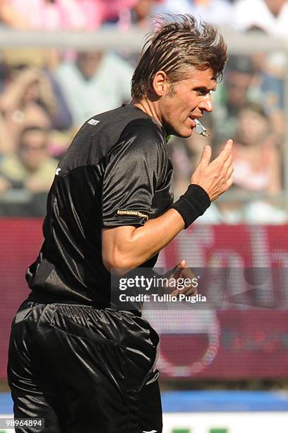 The referee Roberto Rosetti looks on during the Serie A match between US Citta di Palermo and UC Sampdoria at Stadio Renzo Barbera on May 9, 2010 in...