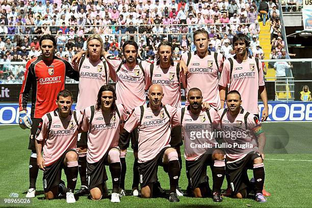 Players of Palermo pose for a team shot prior to the Serie A match between US Citta di Palermo and UC Sampdoria at Stadio Renzo Barbera on May 9,...