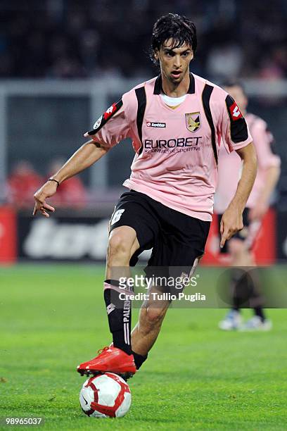 Javier Pastore of Palermo in action during the Serie A match between US Citta di Palermo and AC Milan at Stadio Renzo Barbera on April 24, 2010 in...