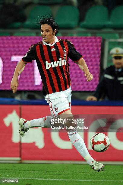 Massimo Oddo of Milan in action during the Serie A match between US Citta di Palermo and AC Milan at Stadio Renzo Barbera on April 24, 2010 in...