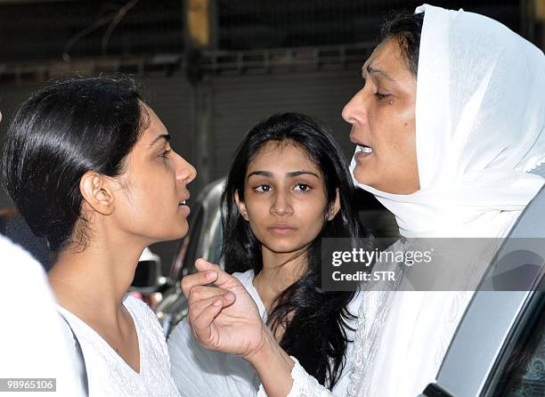 The wife of late Bollywood actor Mac Mohan, Mini and daughters Manjiri and Vinta attend his cremation ceremony in Mumbai on May 11, 2010. AFP...