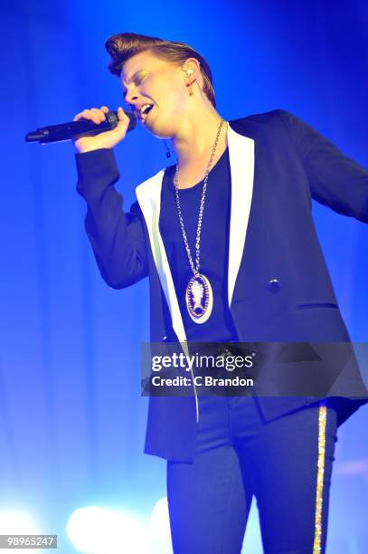 Elly Jackson of La Roux performs on stage at Brixton Academy on May 8, 2010 in London, England.