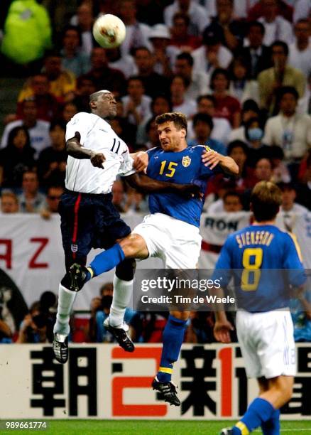 England - Sweden, World Cup 2002 /Heskey Emile, Jakobsson Andreas, United Kingdom, Angleterre, Zweden, Suede, Copyright Corbis, Engeland,