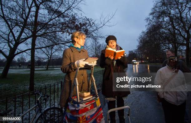 Two Christian speakers read from the bible at Speakers' Corner in Hyde Park, London, Great Britain, 10 December 2017. Speakers' Corner in Hyde Park...