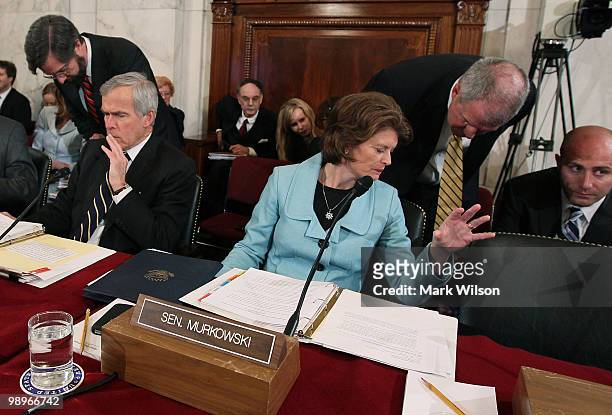 Chairman Senator Jeff Bingaman and Sen. Lisa Murkowski talk with aides during a Senate Energy and Natural Resources Committee hearing on May 11, 2010...