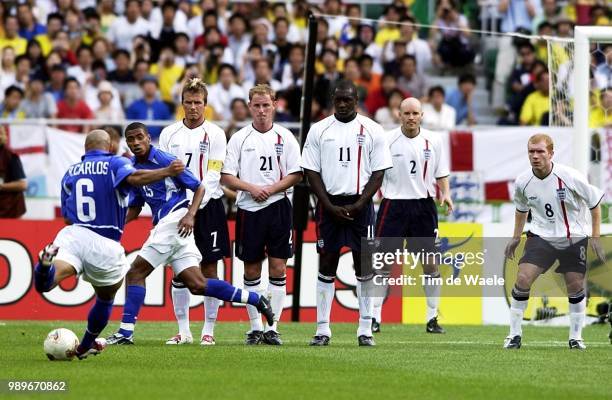 Final England - Brazil, World Cup 2002 /Roberto Carlos, Beckham David, Butt Nicky, Heskey Emile, Mills Danny, Scholes Paul, Muur, Mure, Wall,...