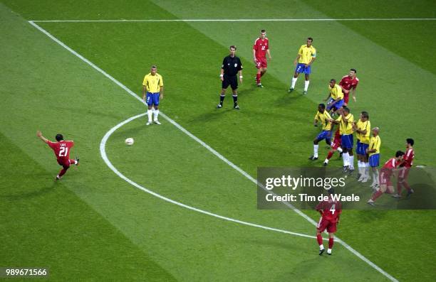 Final Brazil - Turkey, World Cup 2002, Emre Belozoglu, Coup Franc, Free Kick /Turquie, Turkije, Brazilie, Bresil /Copyright Corbis,