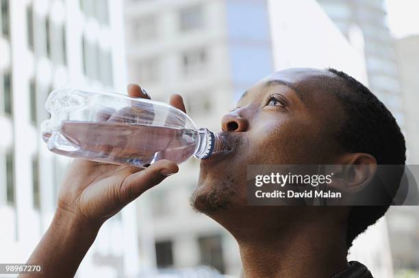 young man drinking water, cape town, western cape province, south africa - malan stockfoto's en -beelden