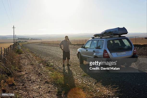 man with flat tire on remote road, calling for help, near malgas, western cape province, south africa - western cape province 個照片及圖片檔