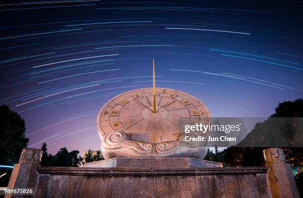 the orbital and sundial - zonnewijzer stockfoto's en -beelden