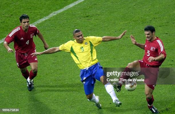 Final Brazil - Turkey, World Cup 2002 /Ronaldo, Akyel Fatih, Ozalan Alpay /Turquie, Turkije, Brazilie, Bresil /Copyright Corbis,