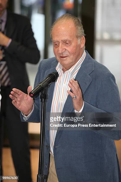 Spanish King Juan Carlos I is seen leaving the Clinic Hopital, four days after undergoing an operation to remove a nodule on his right lung on May...