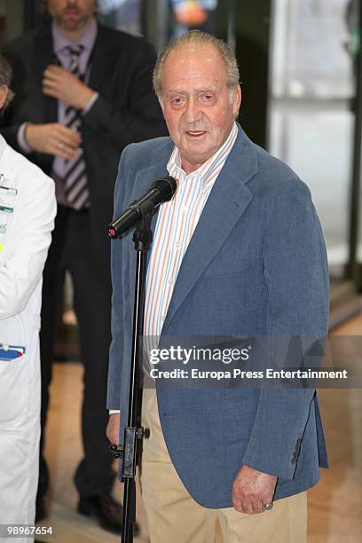 Spanish King Juan Carlos I is seen leaving the Clinic Hopital, four days after undergoing an operation to remove a nodule on his right lung on May...