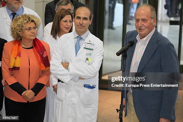 Spanish King Juan Carlos I is seen leaving the Clinic Hopital, four days after undergoing an operation to remove a nodule on his right lung on May...