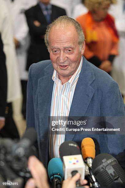 Spanish King Juan Carlos I is seen leaving the Clinic Hopital, four days after undergoing an operation to remove a nodule on his right lung on May...