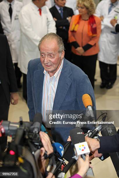 Spanish King Juan Carlos I is seen leaving the Clinic Hopital, four days after undergoing an operation to remove a nodule on his right lung on May...
