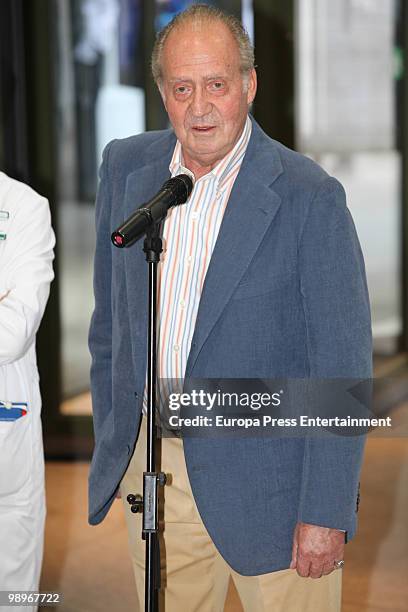 Spanish King Juan Carlos I is seen leaving the Clinic Hopital, four days after undergoing an operation to remove a nodule on his right lung on May...